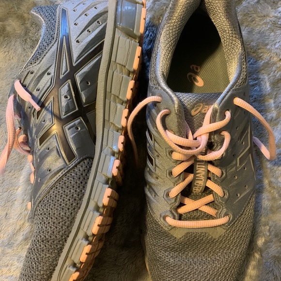 Women’s ASIC Tennis Shoes
